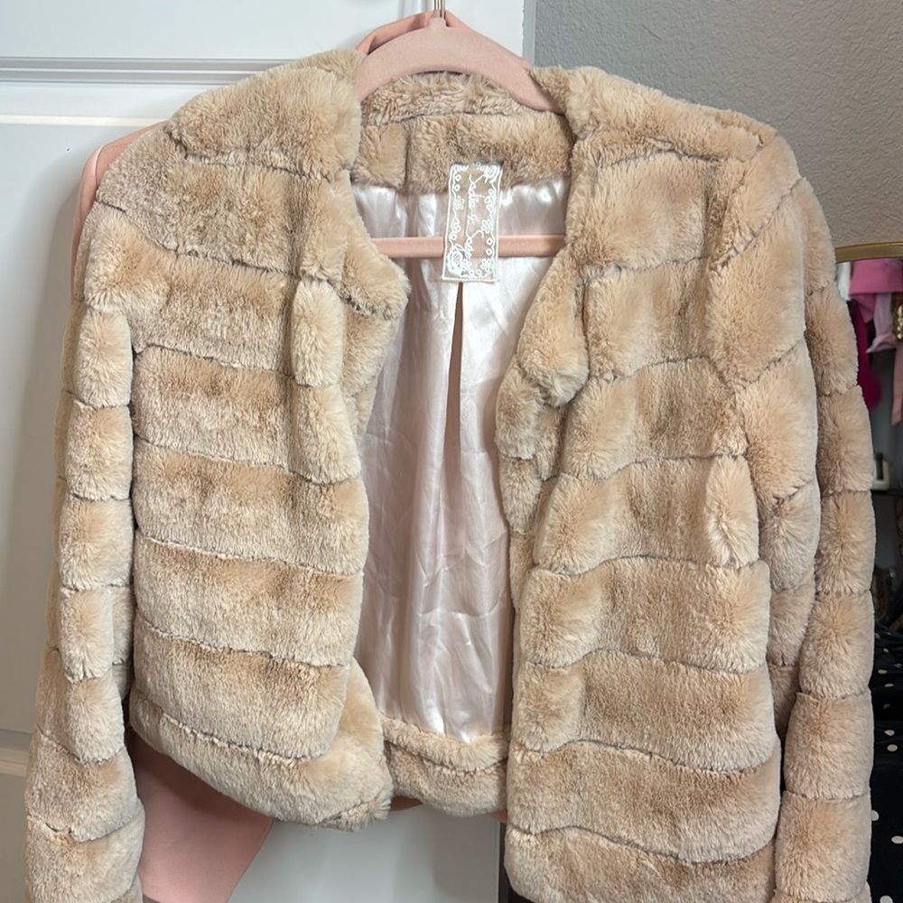 Pink fluffy sweater/throw